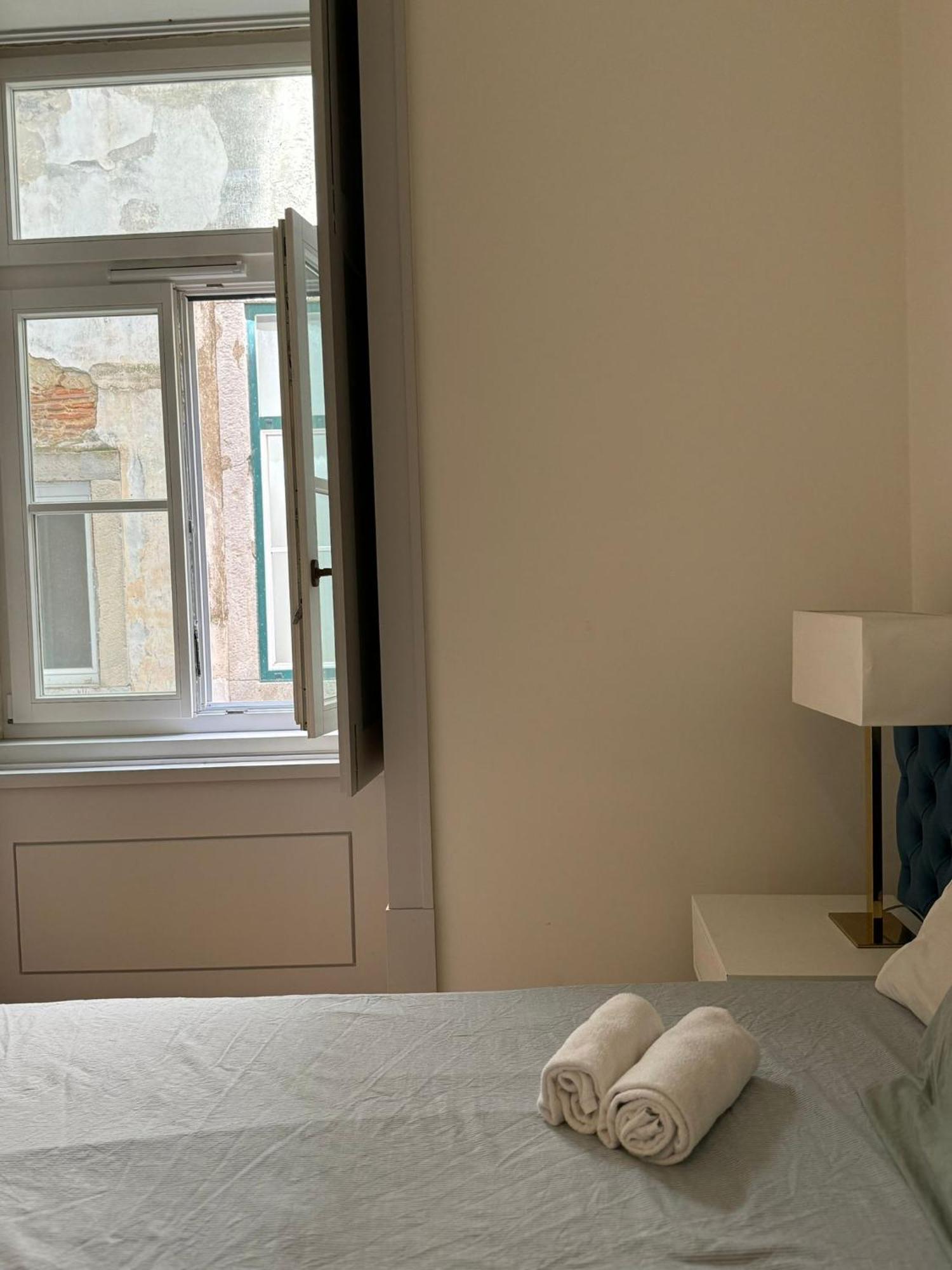 Double Room With Private Wc In Shared House In Downtown Лісабон Екстер'єр фото