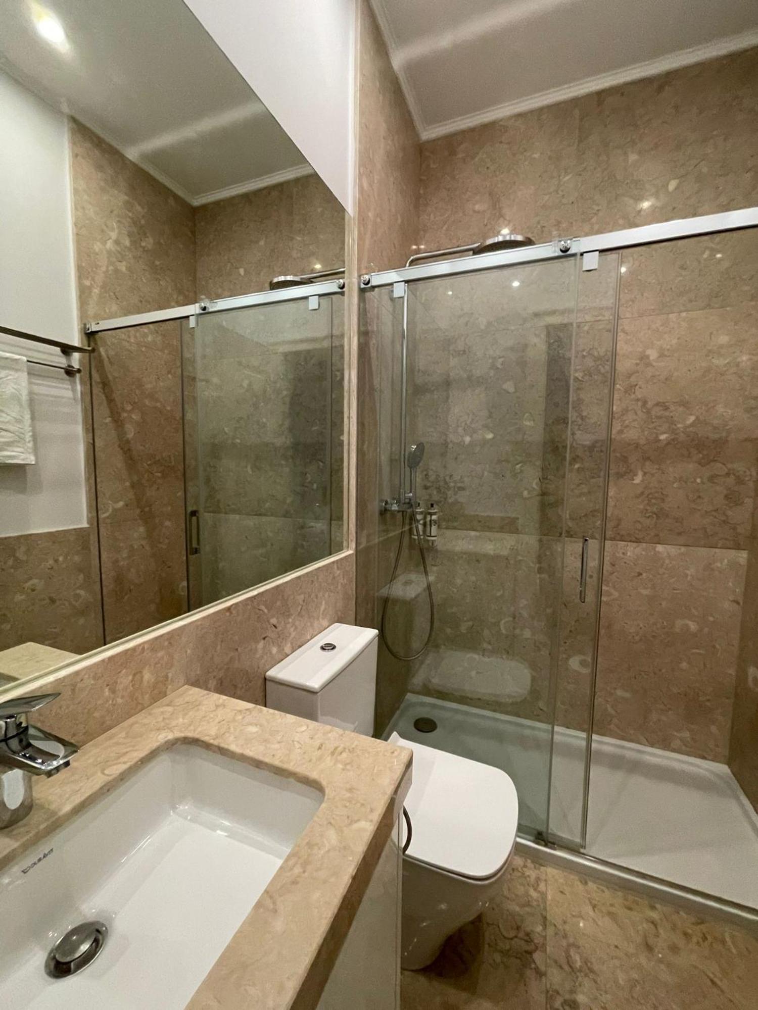 Double Room With Private Wc In Shared House In Downtown Лісабон Екстер'єр фото